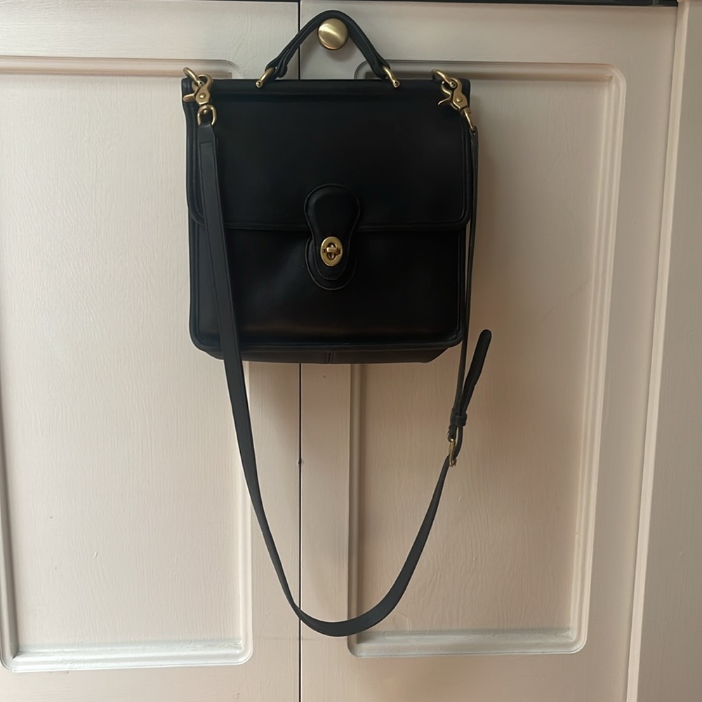 Beautiful Coach leather! Black Crossbody 
Adjustable Strap Turn-lock brass Clasp